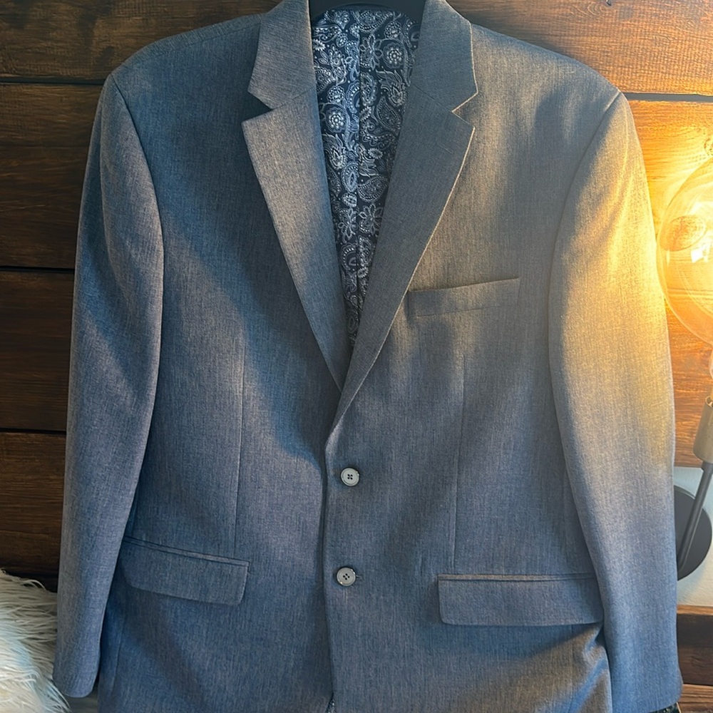 Men’s like new Chaps sport coat, denim like color pattern, 42R
